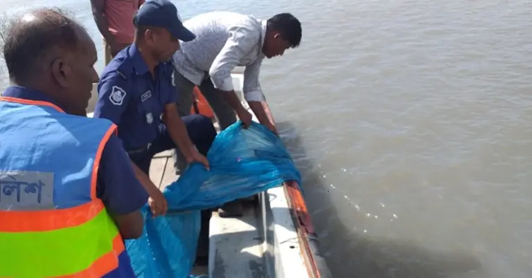 নৌ-পুলিশের অভিযান